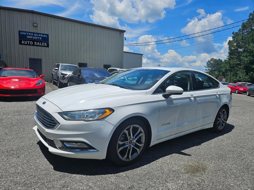 Used 2017 Ford Fusion SE w/ Equipment Group 601A FWD image 3