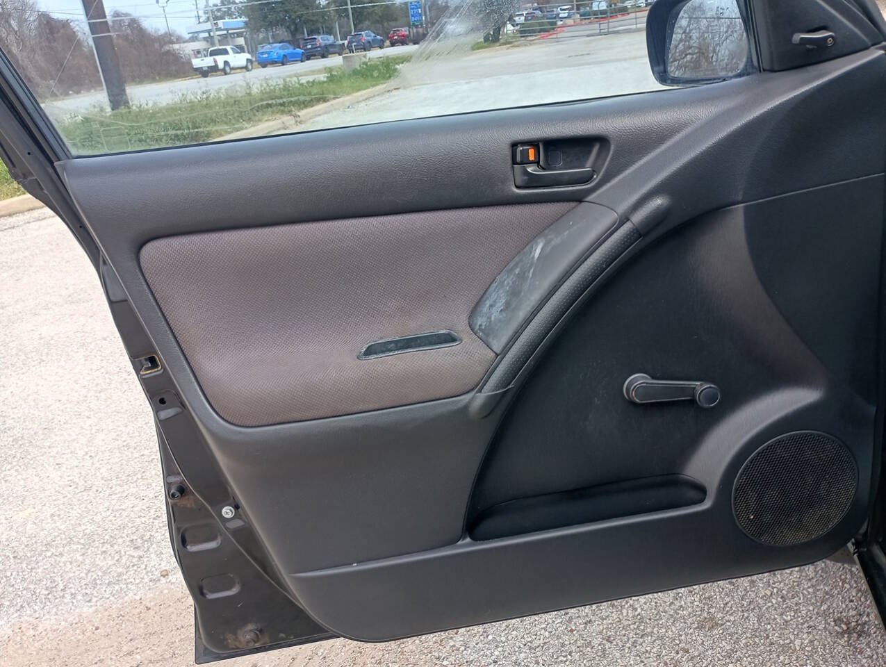 Used 2003 Toyota Matrix FWD image 21
