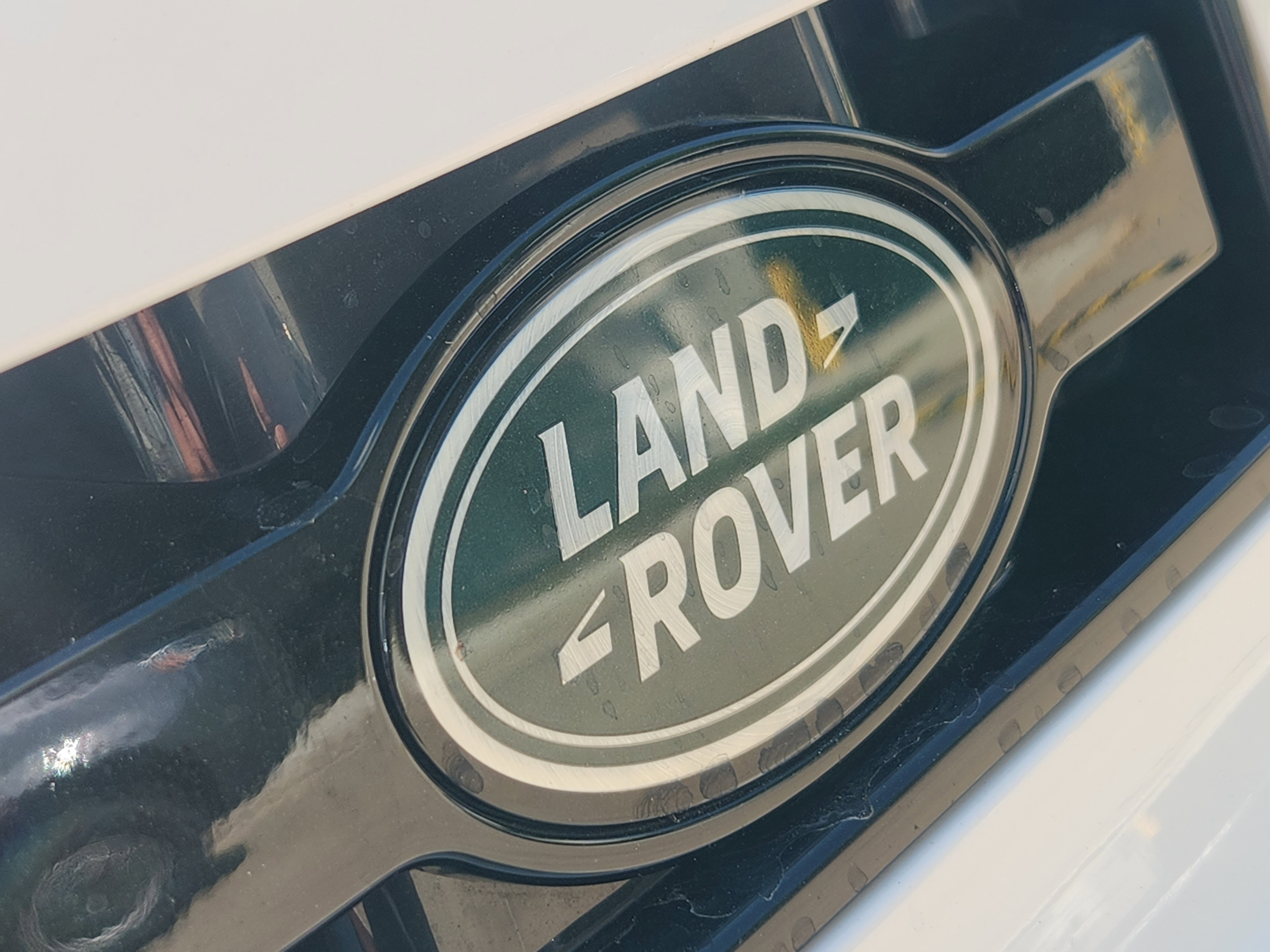 Used 2025 Land Rover Defender 110 S image 10