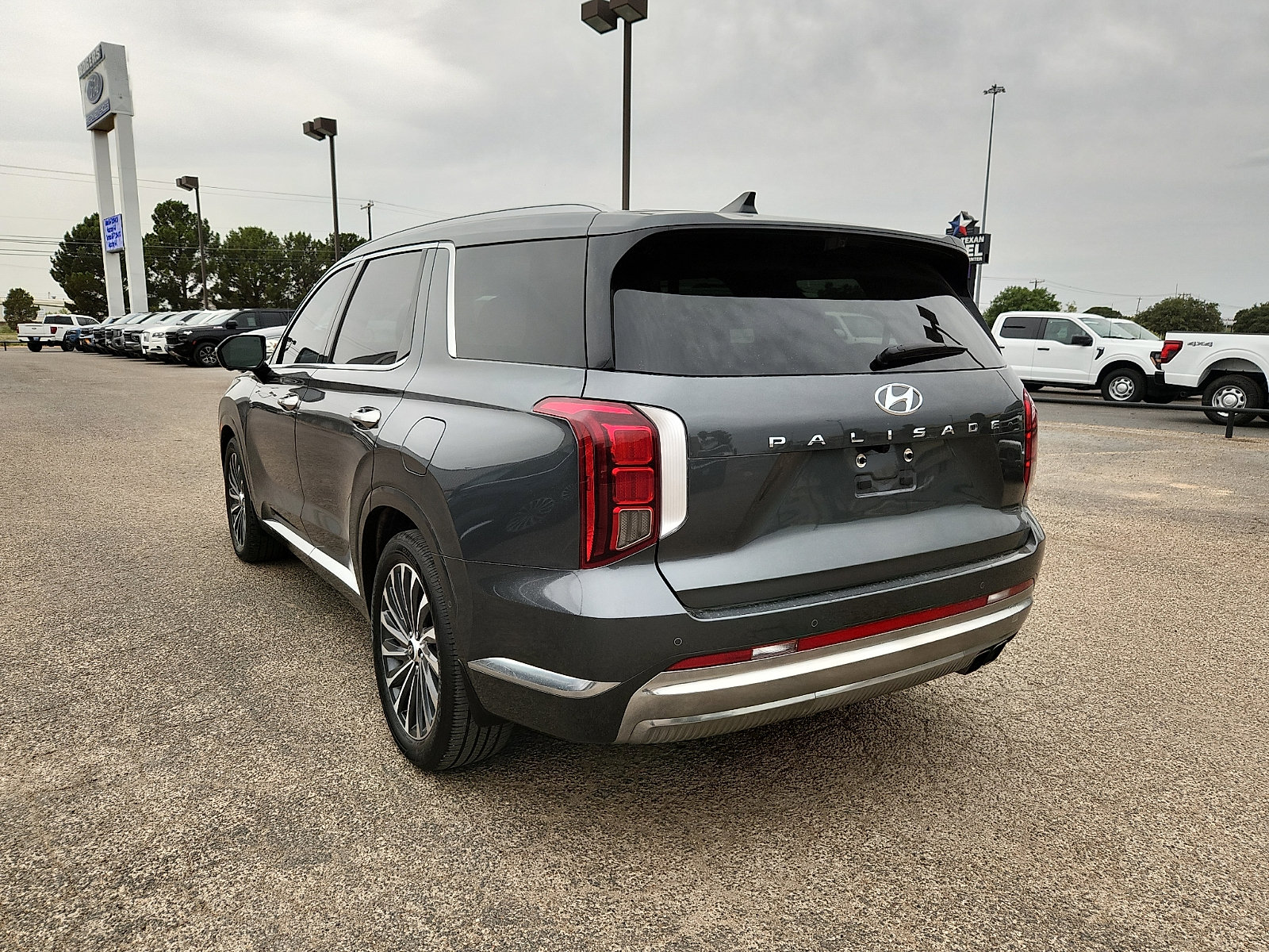 Used 2024 Hyundai Palisade Calligraphy FWD image 5