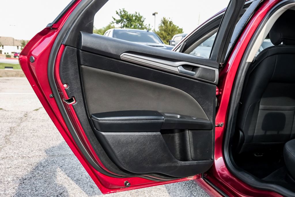 Used 2018 Ford Fusion SE w/ Fusion SE Technology Package FWD image 42