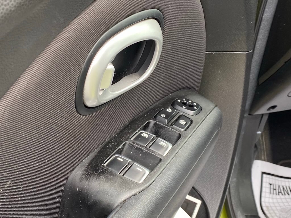 Used 2018 Kia Soul + FWD image 11