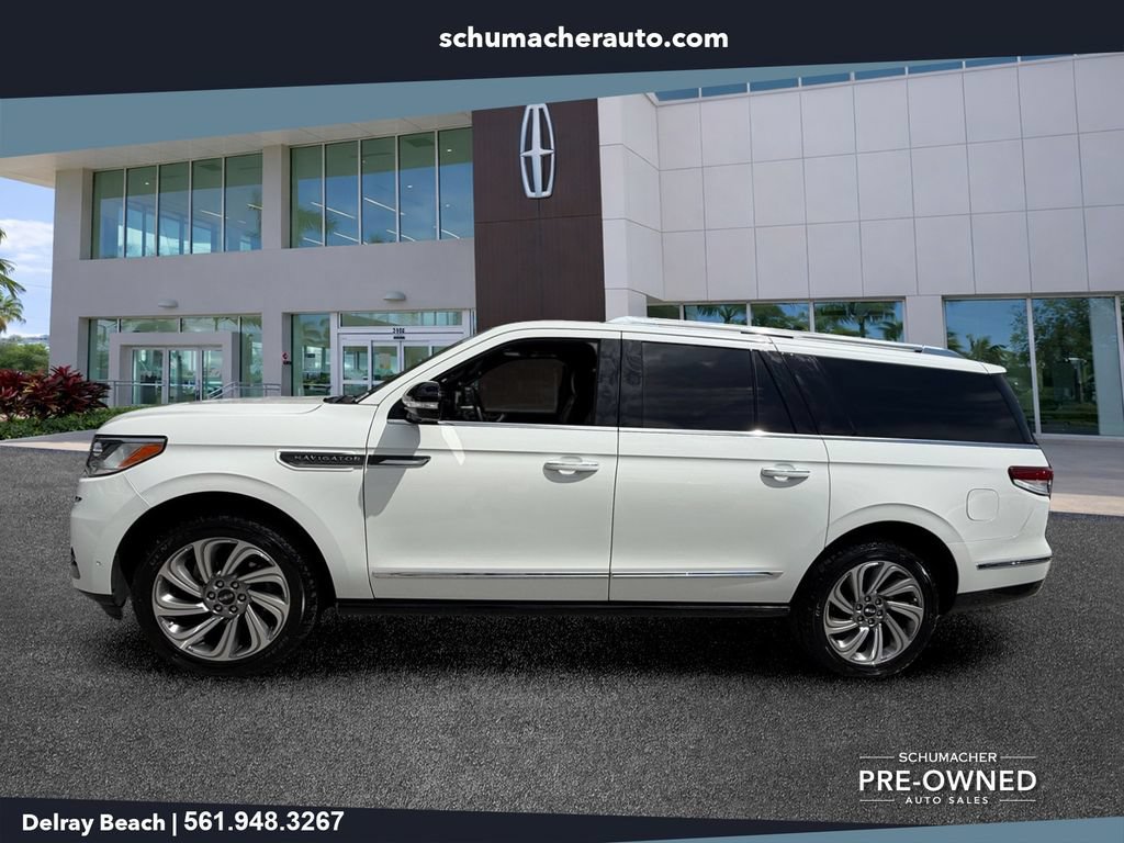 Used 2022 Lincoln Navigator L Reserve RWD image 4