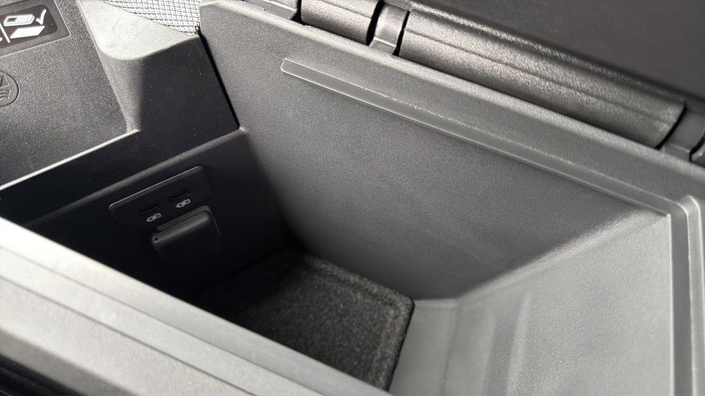 Certified 2025 Cadillac Optiq Sport 2 image 40