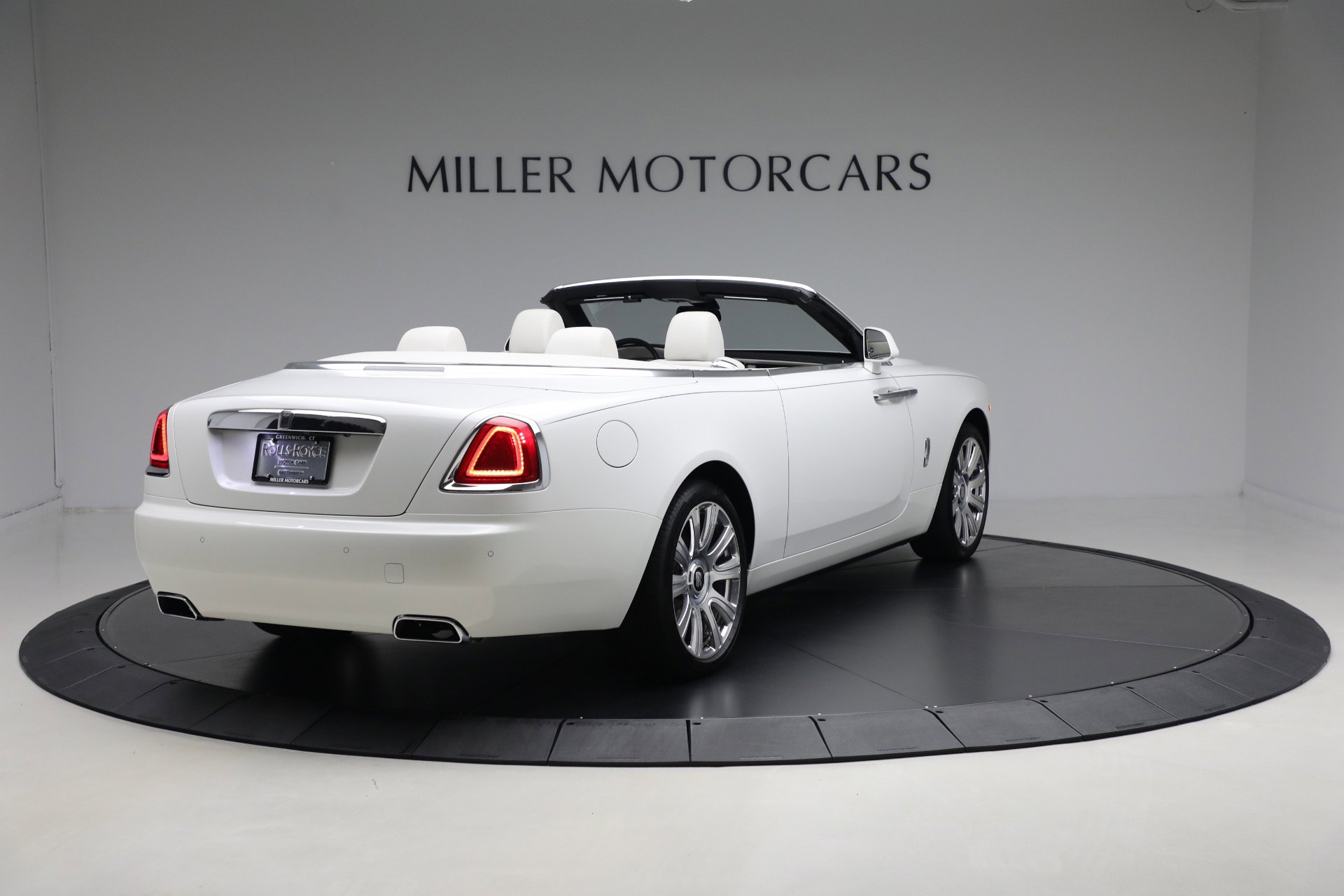 Certified 2018 Rolls-Royce Dawn image 2