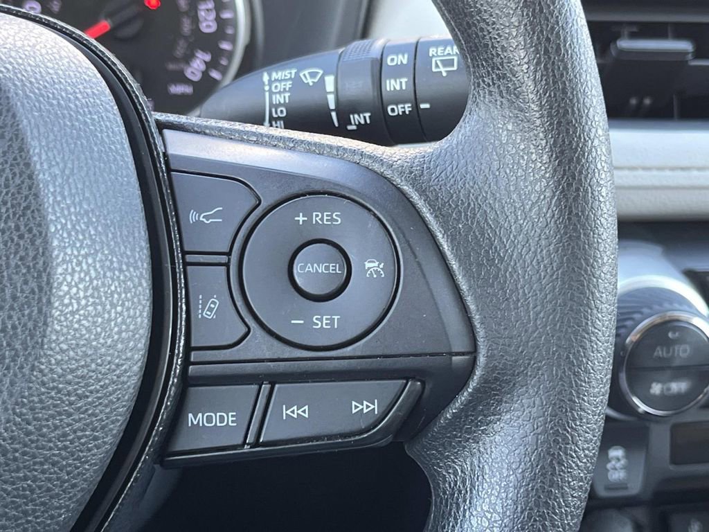 Used 2021 Toyota RAV4 XLE w/ Convenience Package image 29