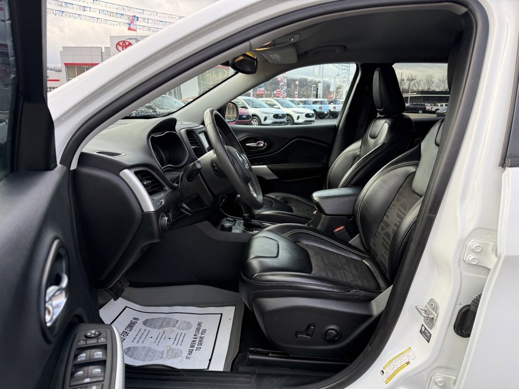 Used 2022 Jeep Cherokee Latitude w/ Trailer Tow Group image 14