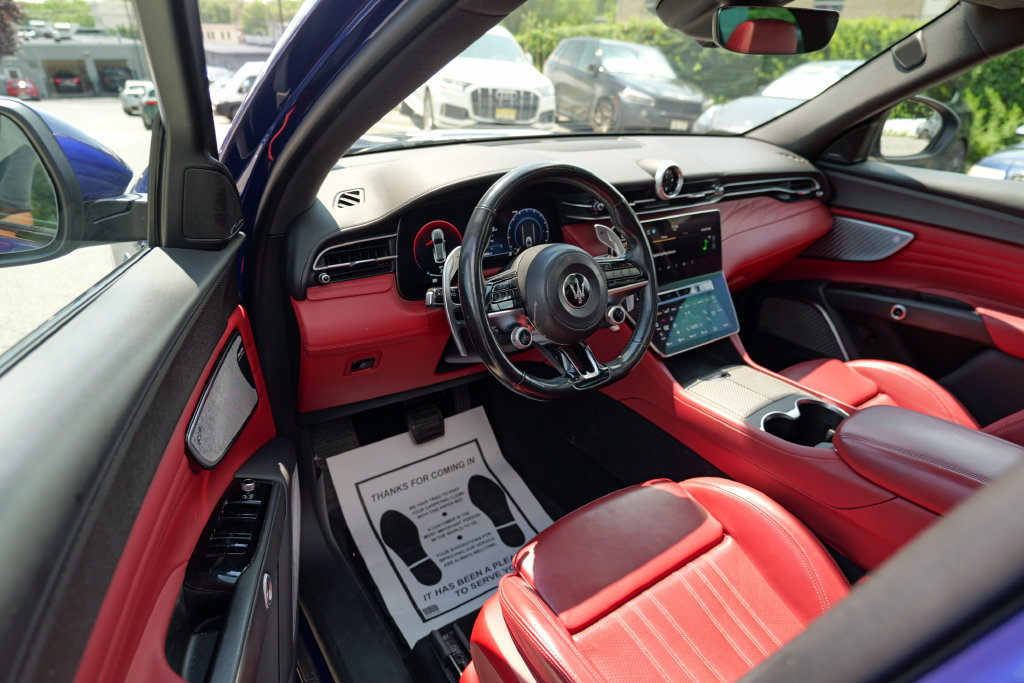Used 2023 Maserati Grecale Modena AWD/4WD image 16