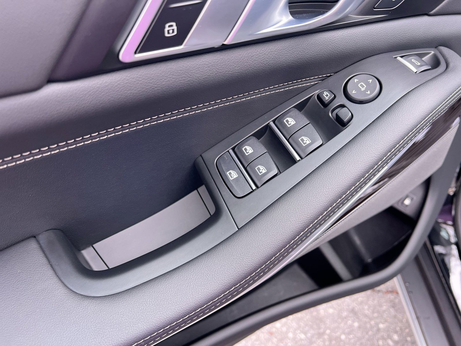 Used 2026 BMW X5 xDrive50e w/ Executive Package image 15