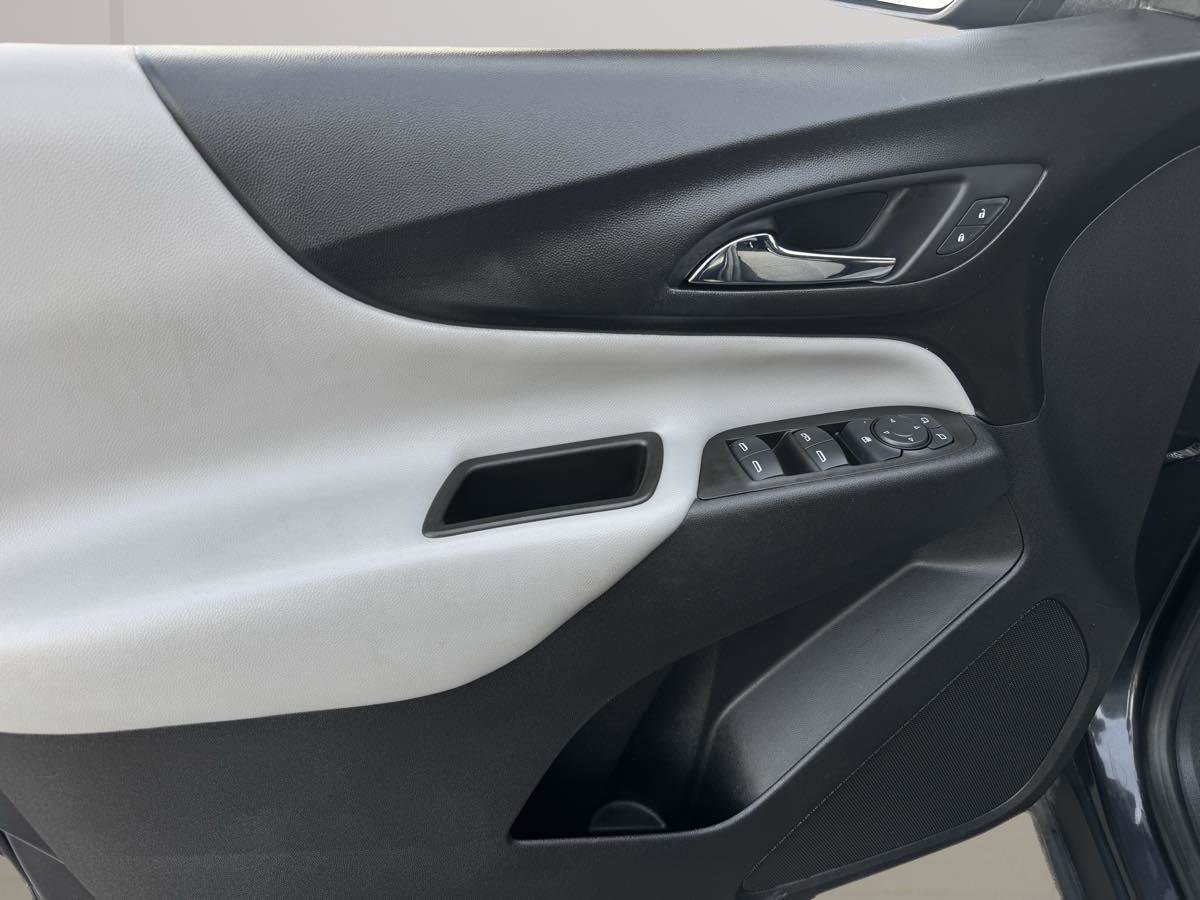 Used 2022 Chevrolet Equinox LS w/ LPO, Floor Liner Package AWD/4WD image 5