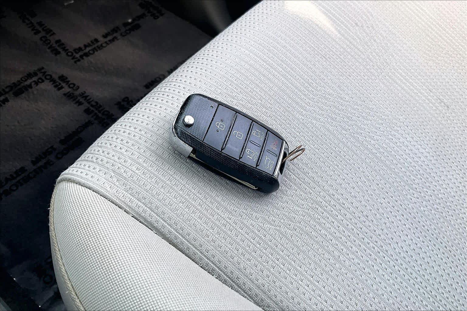 Used 2021 Kia Sedona LX FWD image 14