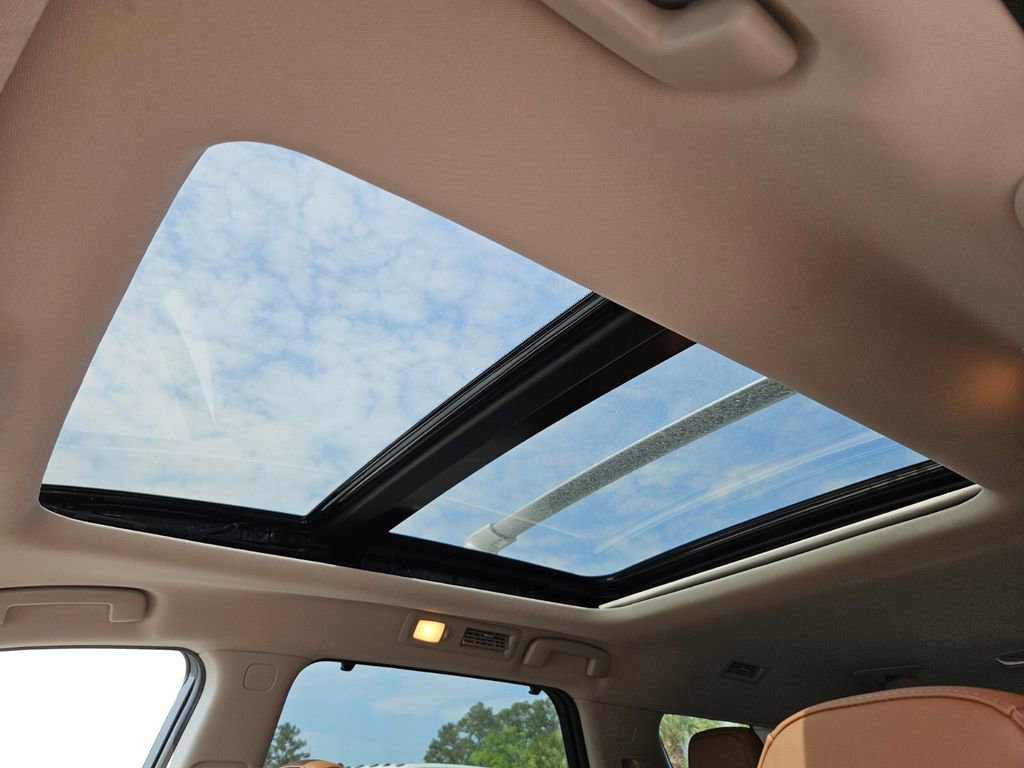 Used 2025 Nissan Pathfinder Platinum w/ Black Appearance Package image 17