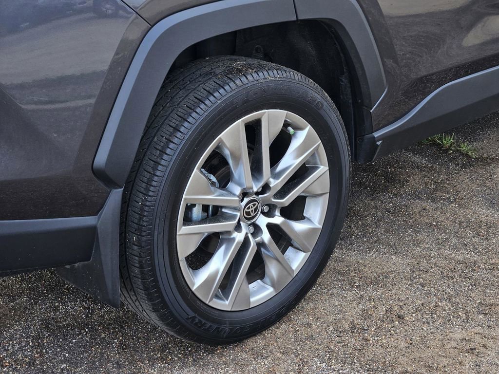 Used 2023 Toyota RAV4 XLE Premium image 35