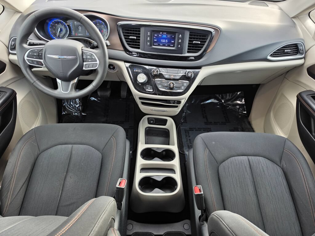 Used 2017 Chrysler Pacifica LX w/ Tire & Wheel Group FWD image 20