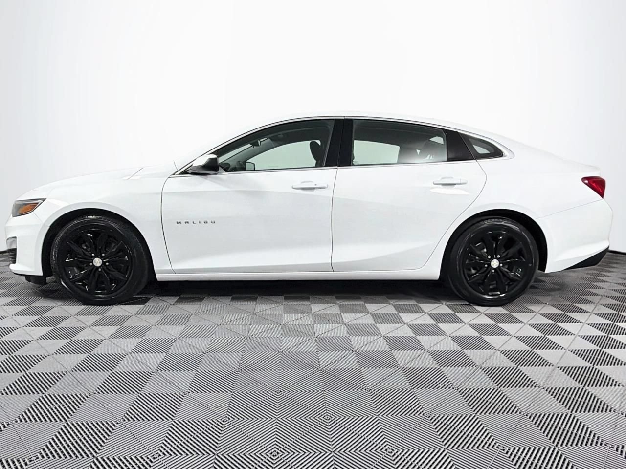 Used 2023 Chevrolet Malibu LT FWD image 7