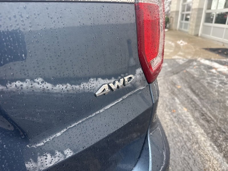 Used 2019 Ford Explorer XLT image 10