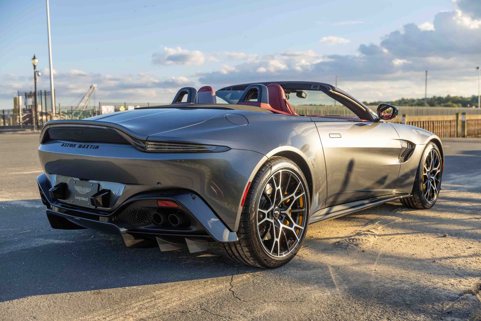 Used 2023 Aston Martin V8 Vantage Roadster RWD image 4
