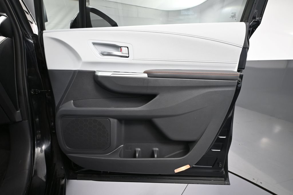 Used 2021 Toyota Sienna XSE FWD image 37