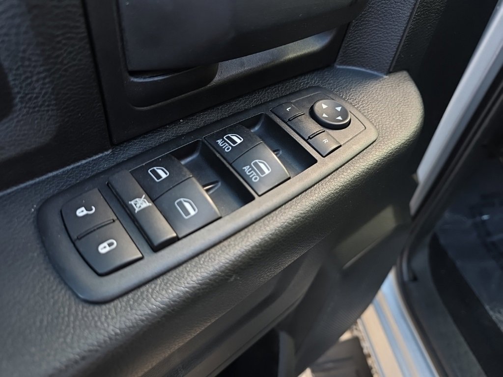 Used 2018 RAM 1500 ST w/ SXT Appearance Group image 12