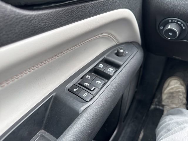 Used 2025 Jeep Compass Limited image 20