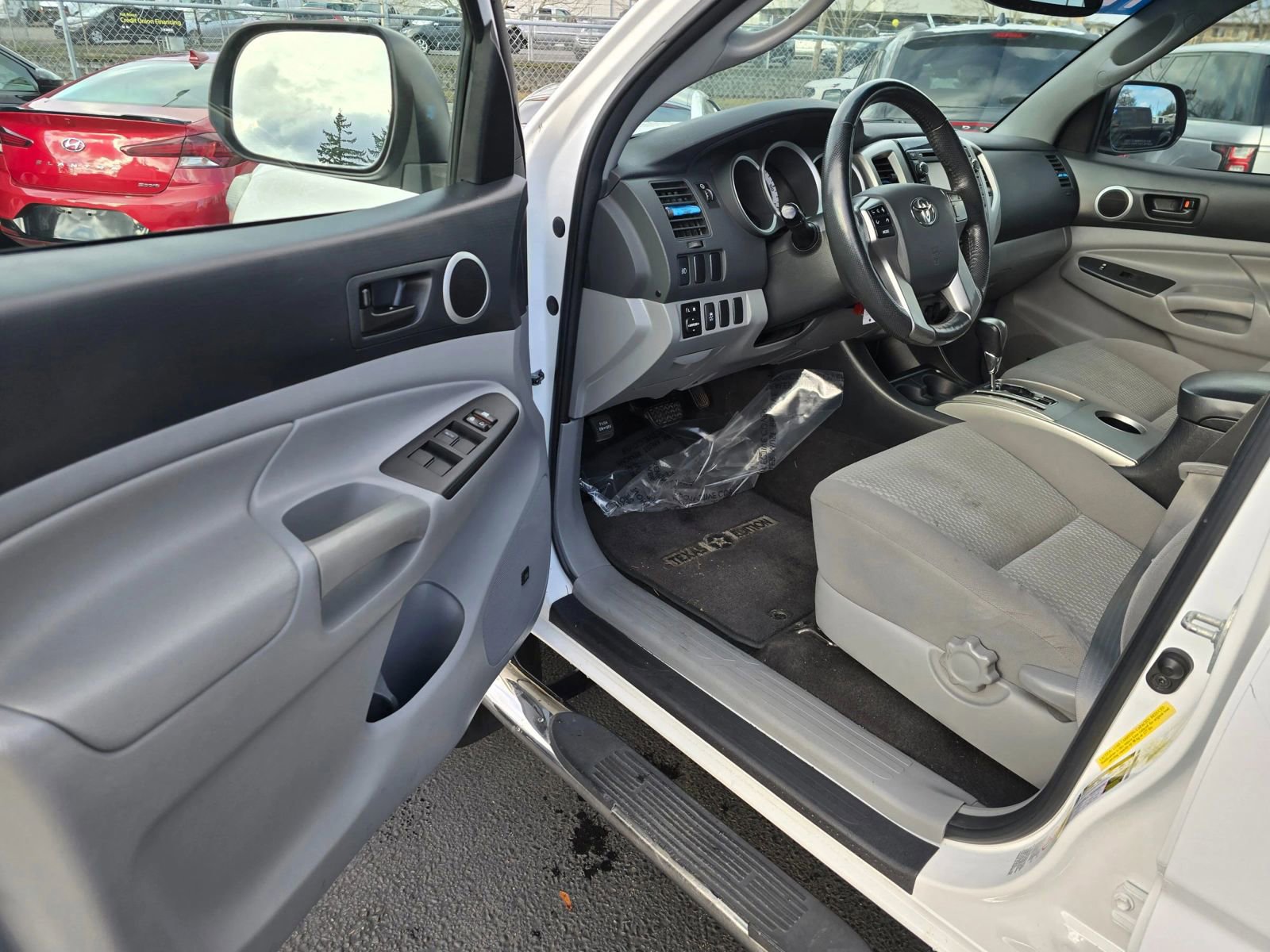 Used 2012 Toyota Tacoma PreRunner image 22