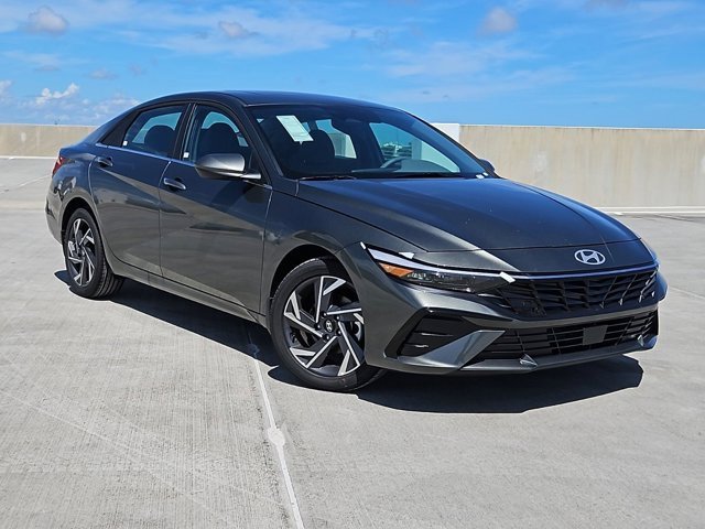 Certified 2025 Hyundai Elantra SEL image 31