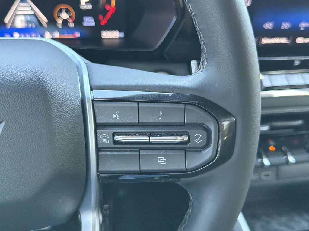 Used 2024 Chevrolet Colorado LT w/ LT Convenience Package image 10