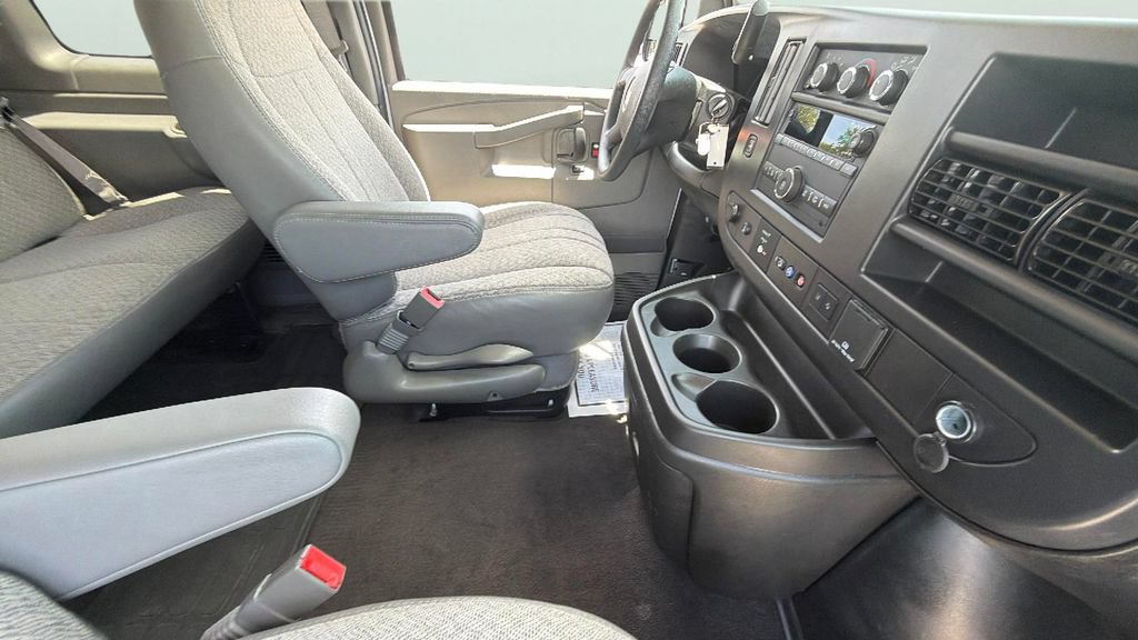 Certified 2025 Chevrolet Express 3500 LT w/ LT Preferred Equipment Group RWD image 34