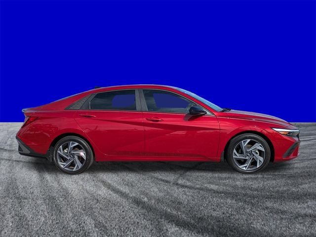 Used 2025 Hyundai Elantra Sport image 3