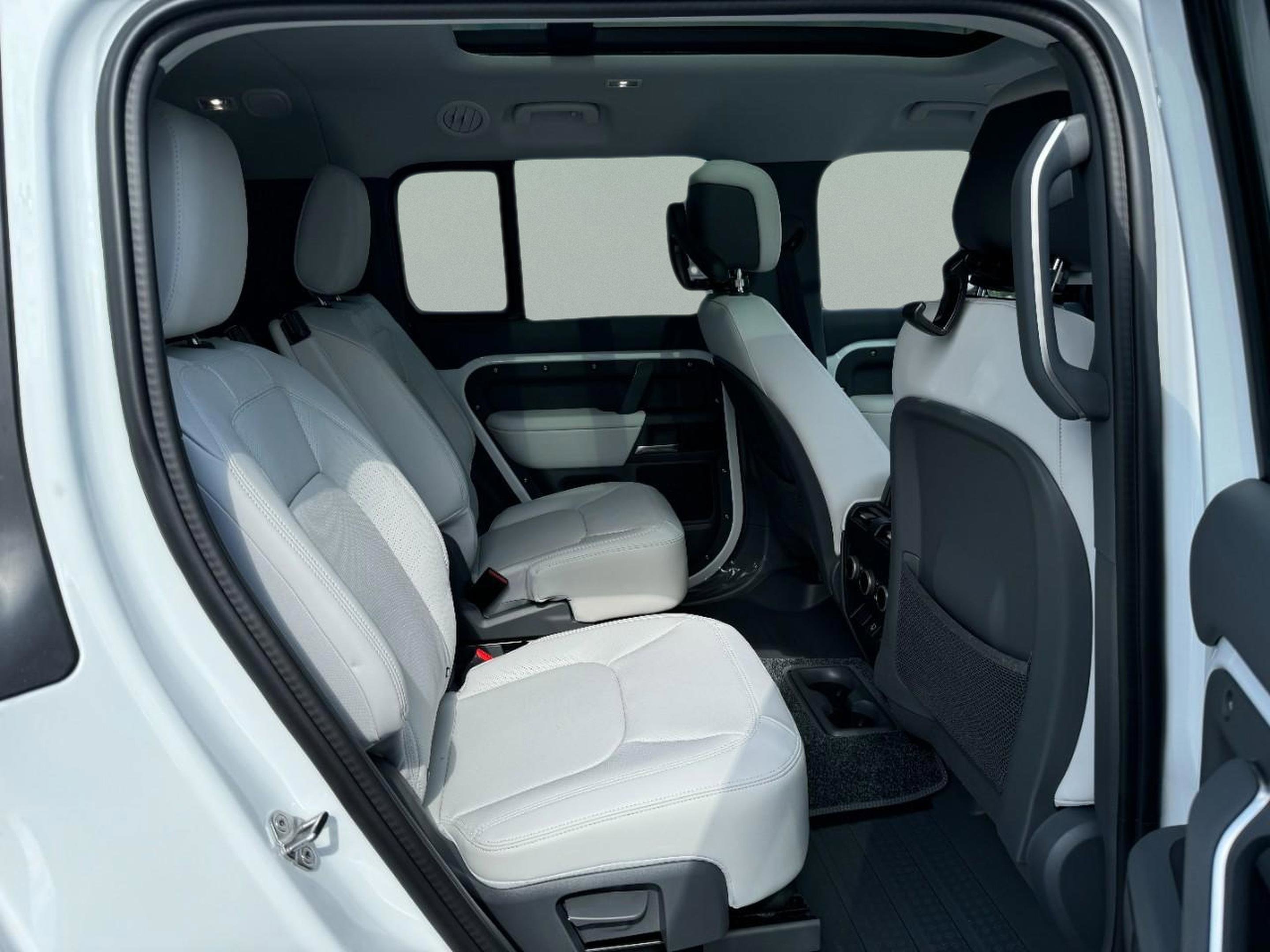 Certified 2025 Land Rover Defender 130 X-Dynamic SE image 12