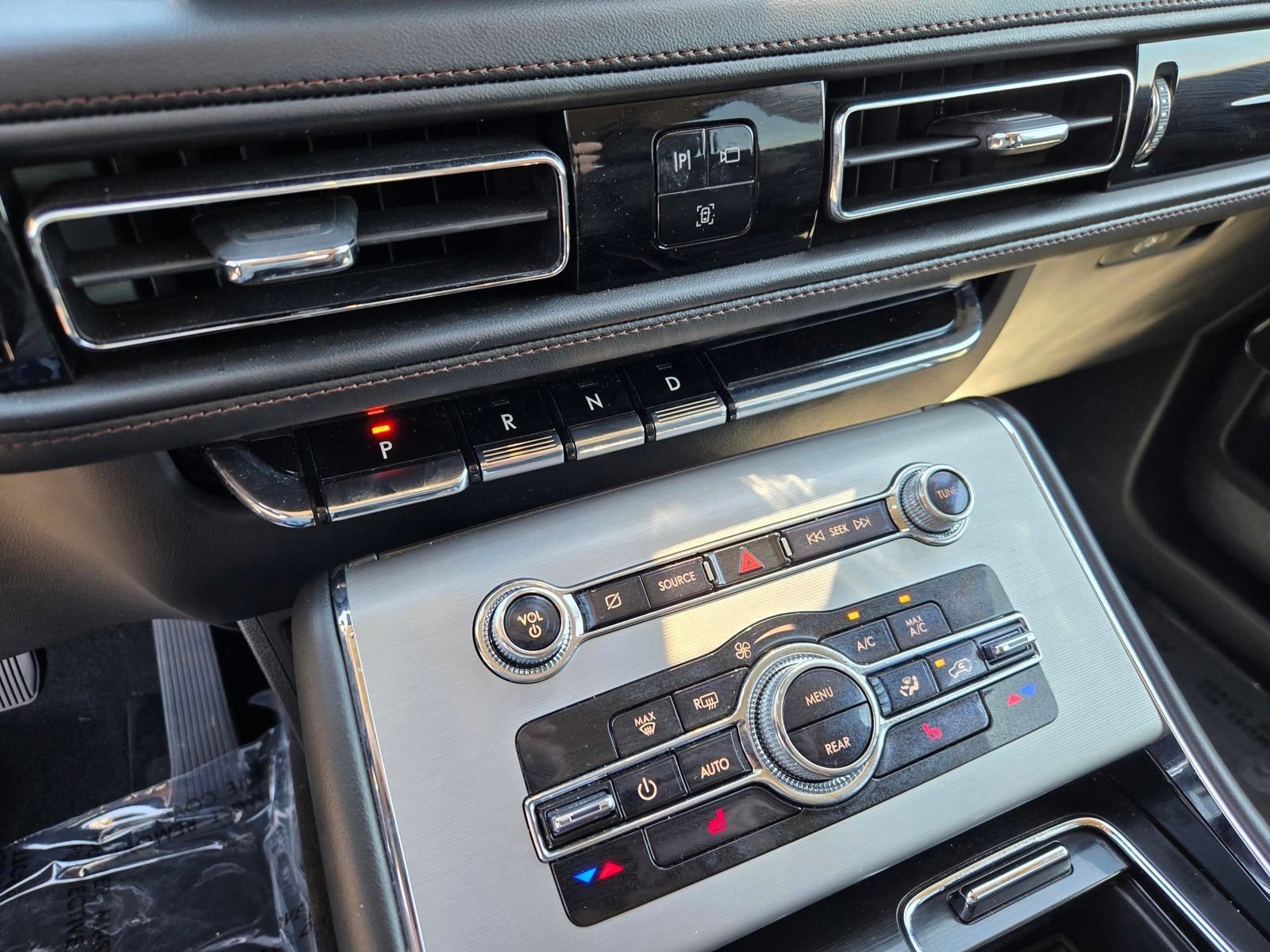 Used 2024 Lincoln Aviator 2WD w/ Premium Package image 21