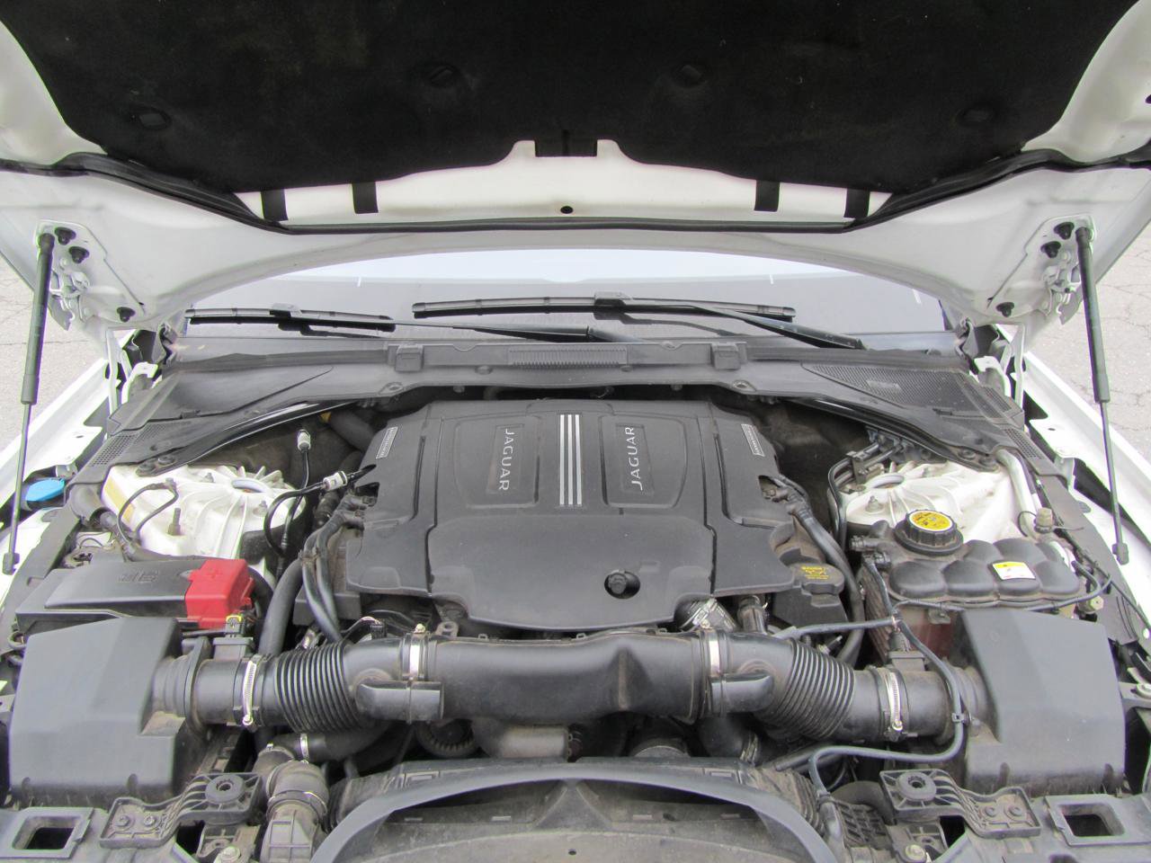 Used 2016 Jaguar XF R-Sport image 25