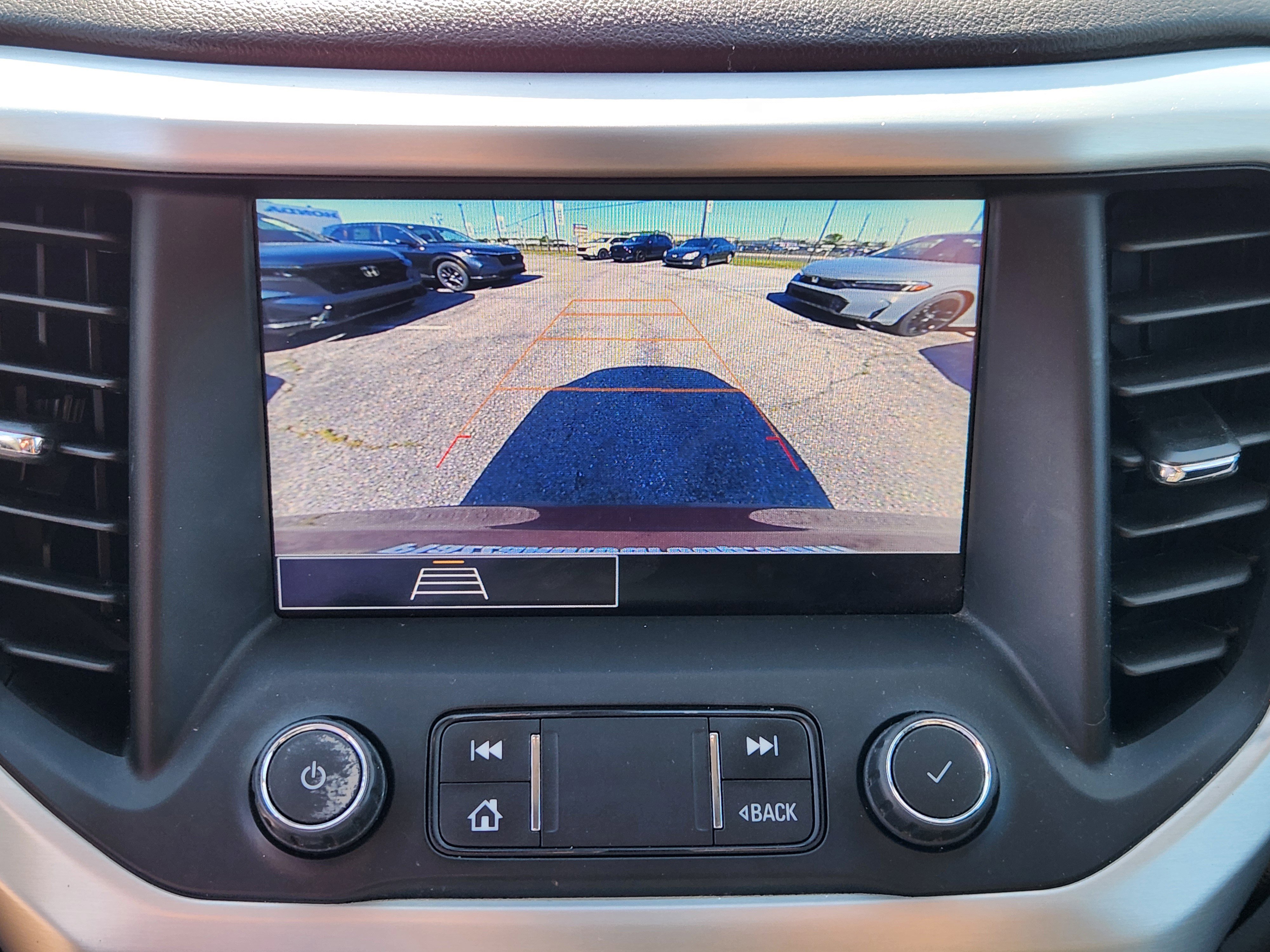 Used 2021 GMC Acadia SLE w/ Driver Convenience Package FWD image 13