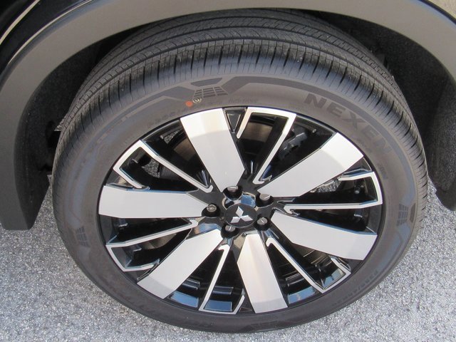 New 2025 Mitsubishi Outlander SE image 8