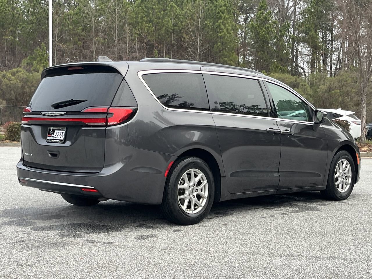 Used 2022 Chrysler Pacifica Touring-L image 24