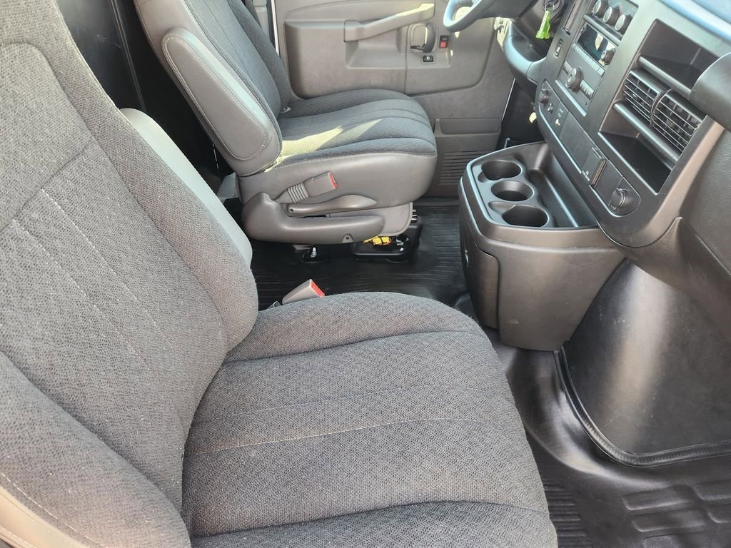 Used 2024 GMC Savana 2500 w/ Driver Convenience Package image 14