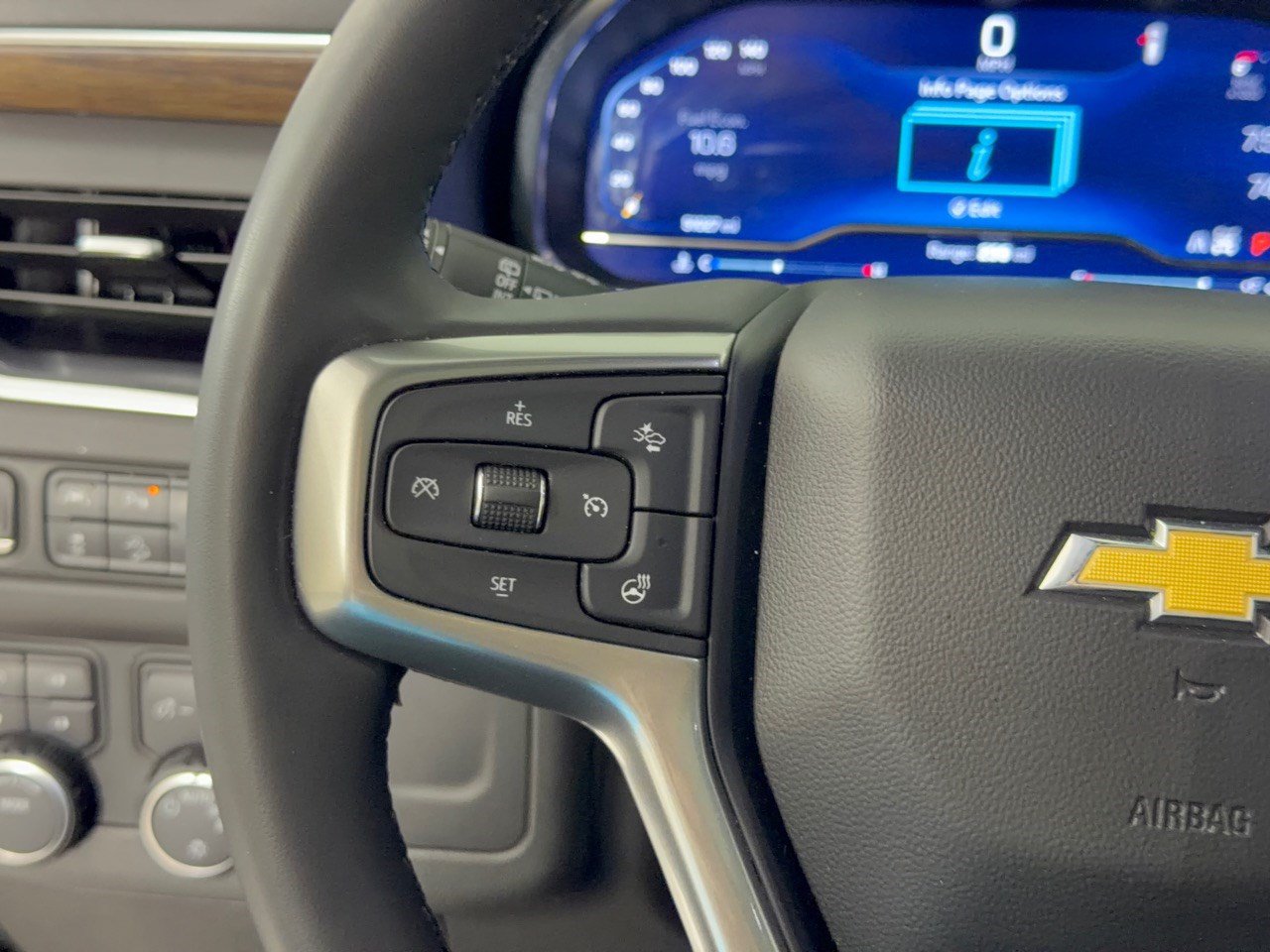 Used 2023 Chevrolet Tahoe Premier AWD/4WD image 18