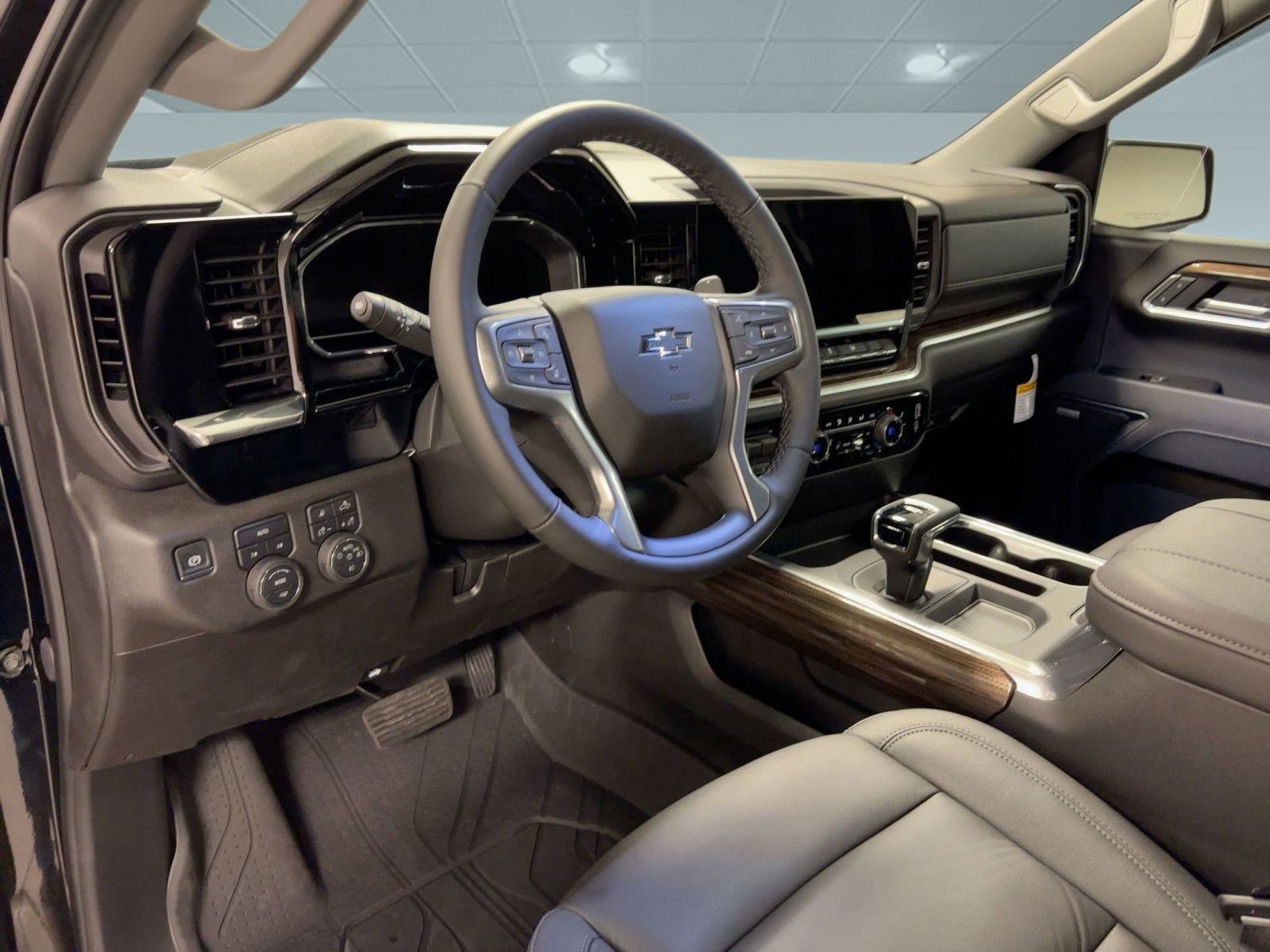 Used 2025 Chevrolet Silverado 1500 RST w/ Convenience Package II image 3