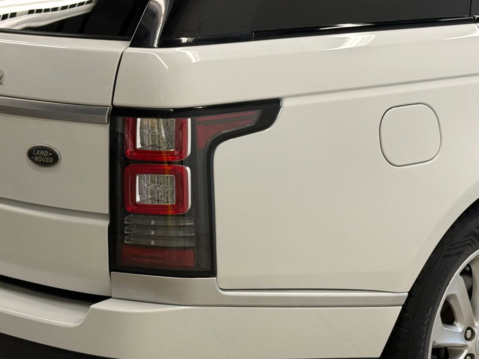 Used 2016 Land Rover Range Rover HSE image 10