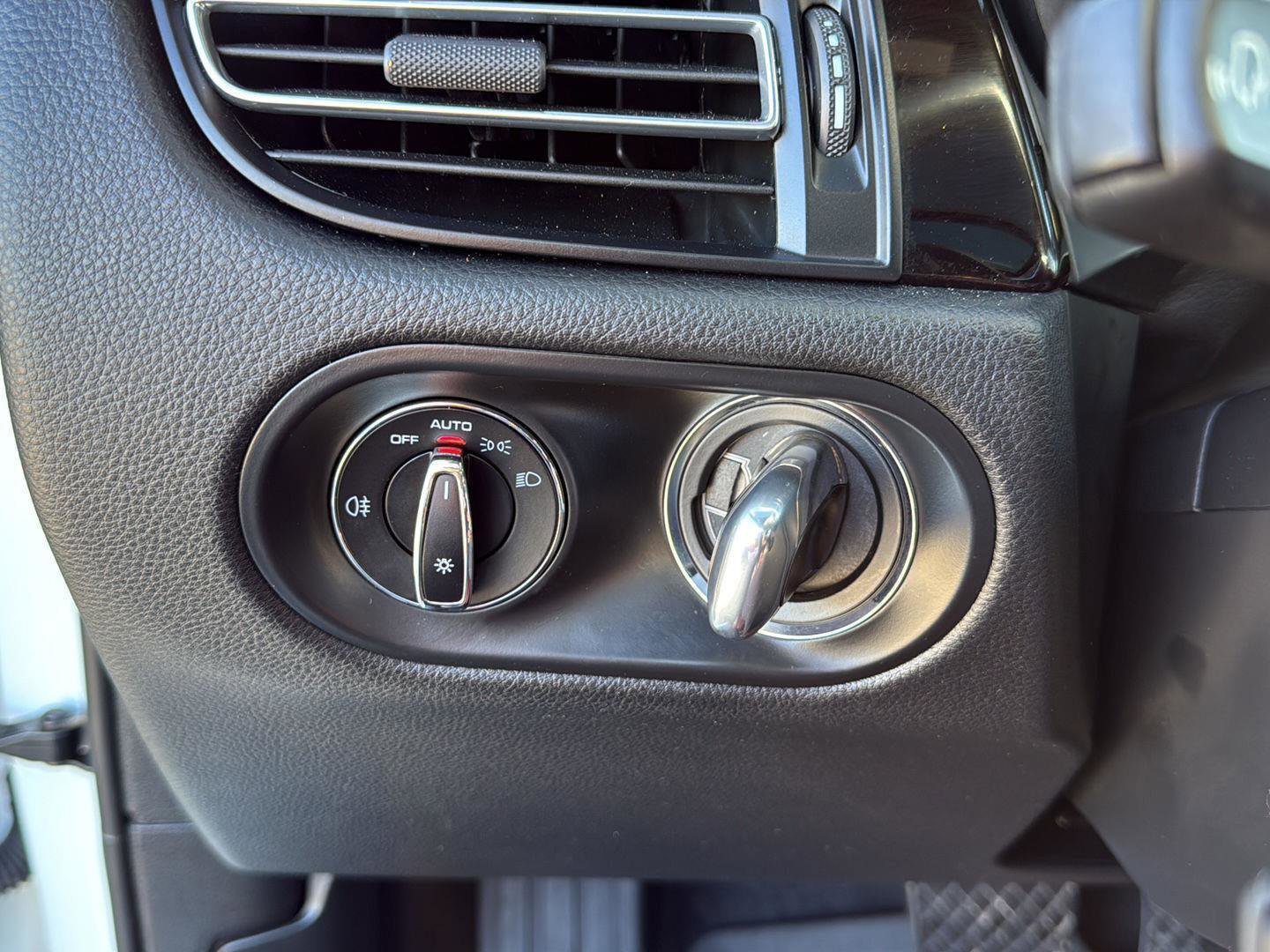 Used 2020 Porsche Macan image 11