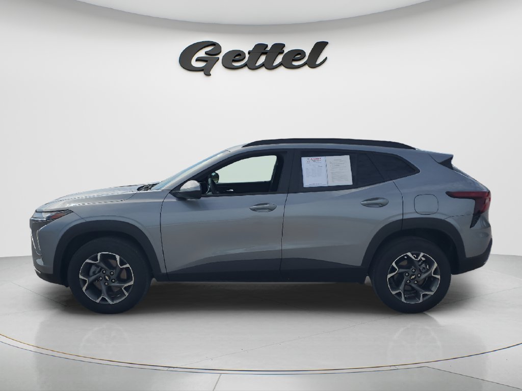 Used 2024 Chevrolet Trax LT w/ Driver Confidence Package FWD image 8