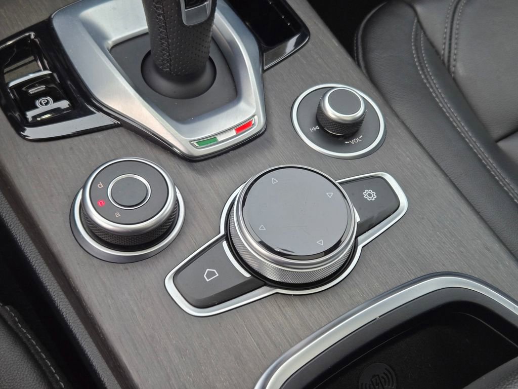 Used 2022 Alfa Romeo Stelvio Ti w/ Active Assist Plus Package image 43