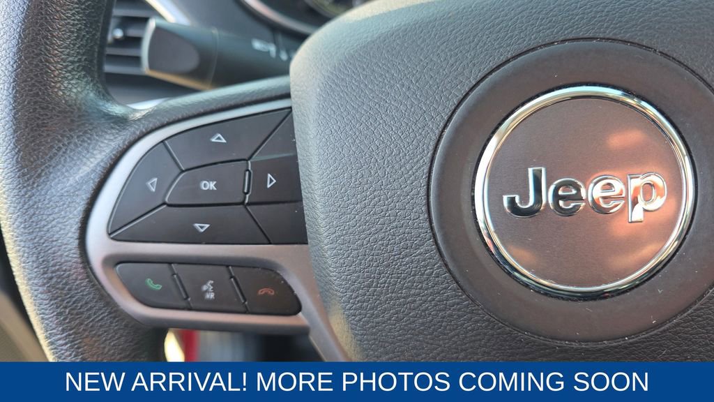 Used 2019 Jeep Cherokee Latitude w/ Popular Appearance Group image 16