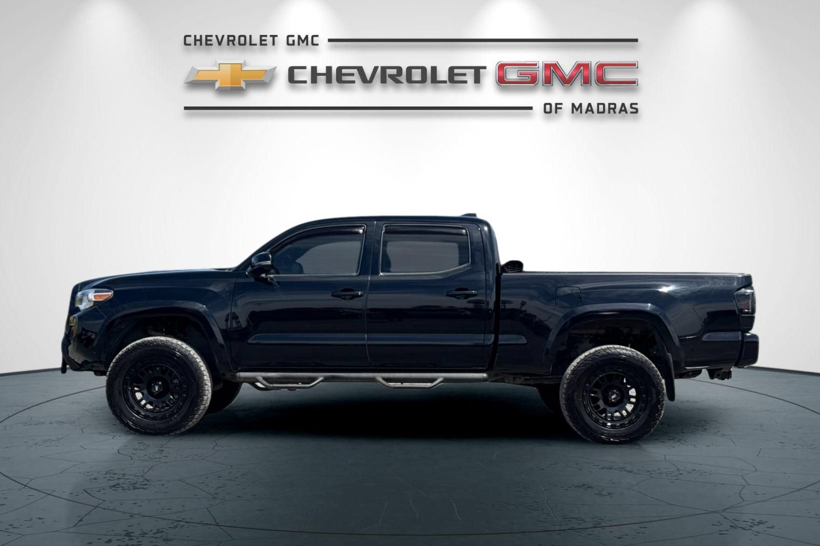 Used 2020 Toyota Tacoma SR5 AWD/4WD image 6