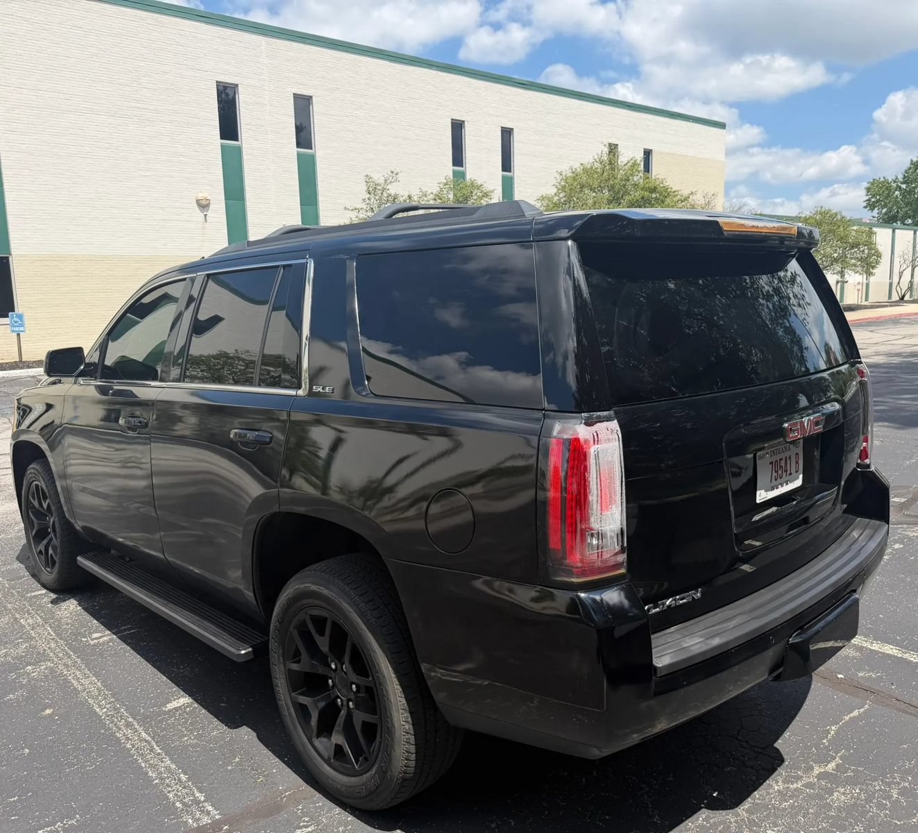 Used 2020 GMC Yukon SLE w/ SLE Value Package RWD image 4