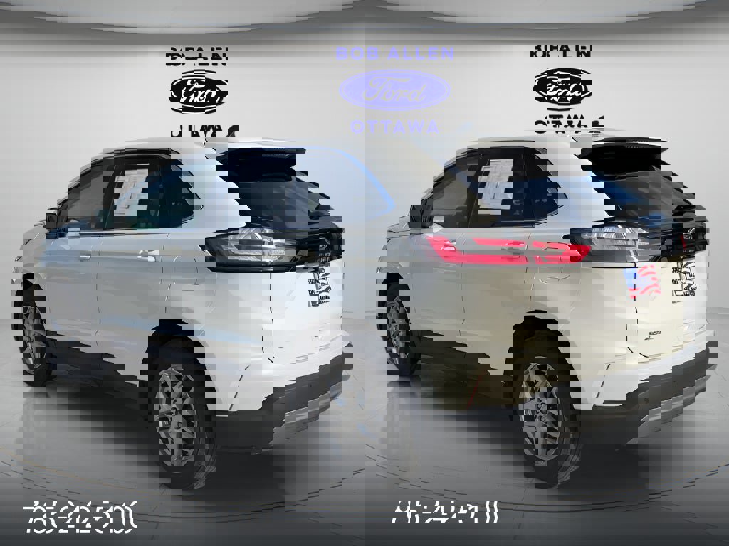 Used 2023 Ford Edge SEL w/ Convenience Package image 3