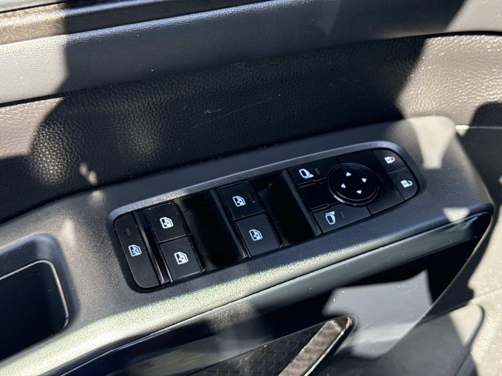 Certified 2024 Nissan Pathfinder SV FWD image 19