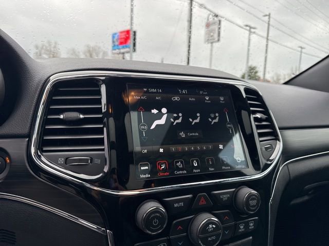 Used 2020 Jeep Grand Cherokee Limited w/ Luxury Group II image 28