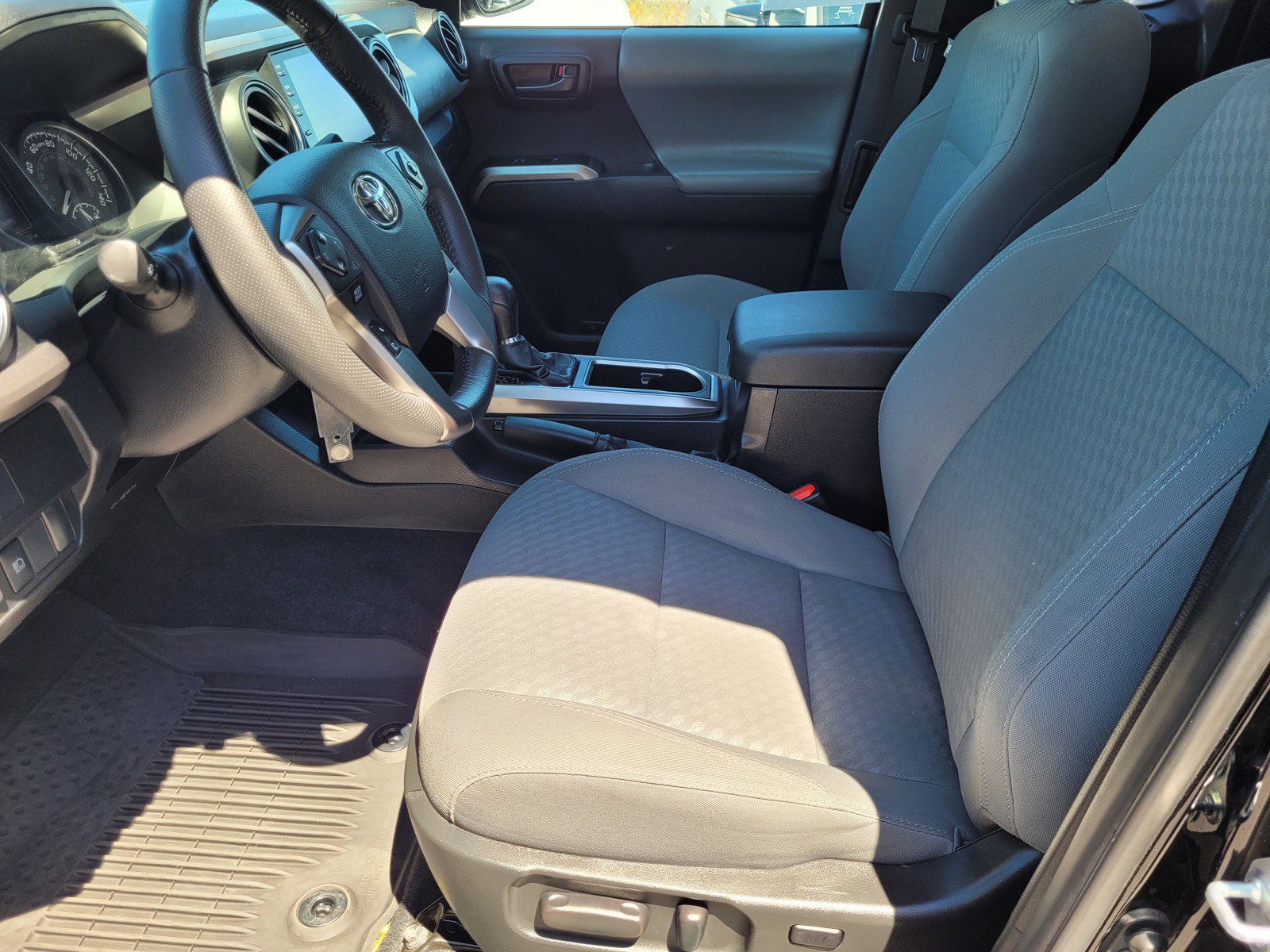 Used 2022 Toyota Tacoma SR5 AWD/4WD image 25