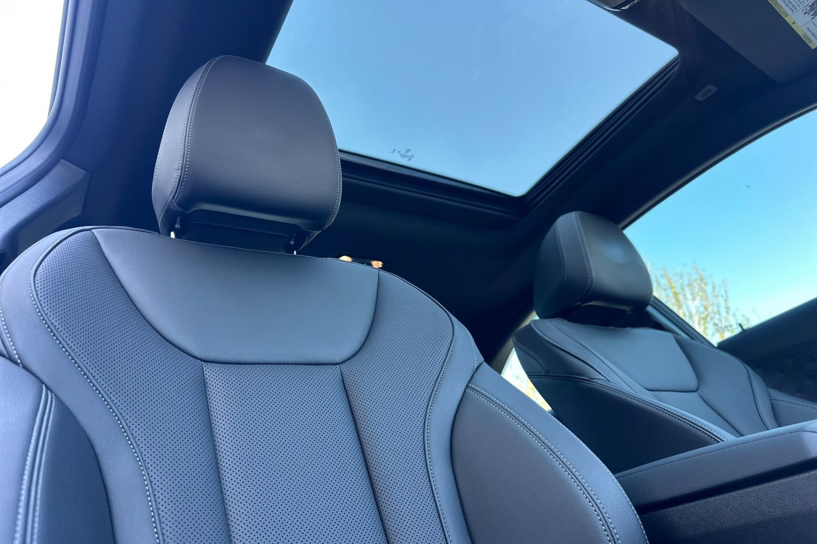 Certified 2025 BMW 230i Coupe w/ Convenience Package image 20